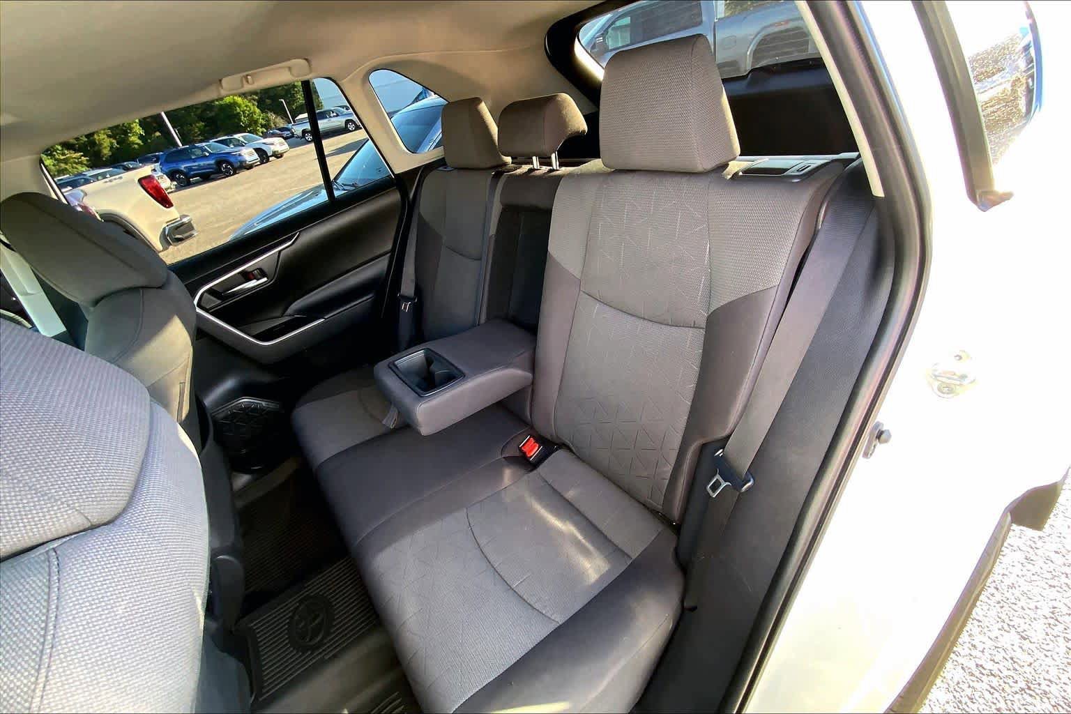 Used 2022 Toyota RAV4 XLE w/ Convenience Package FWD image 20