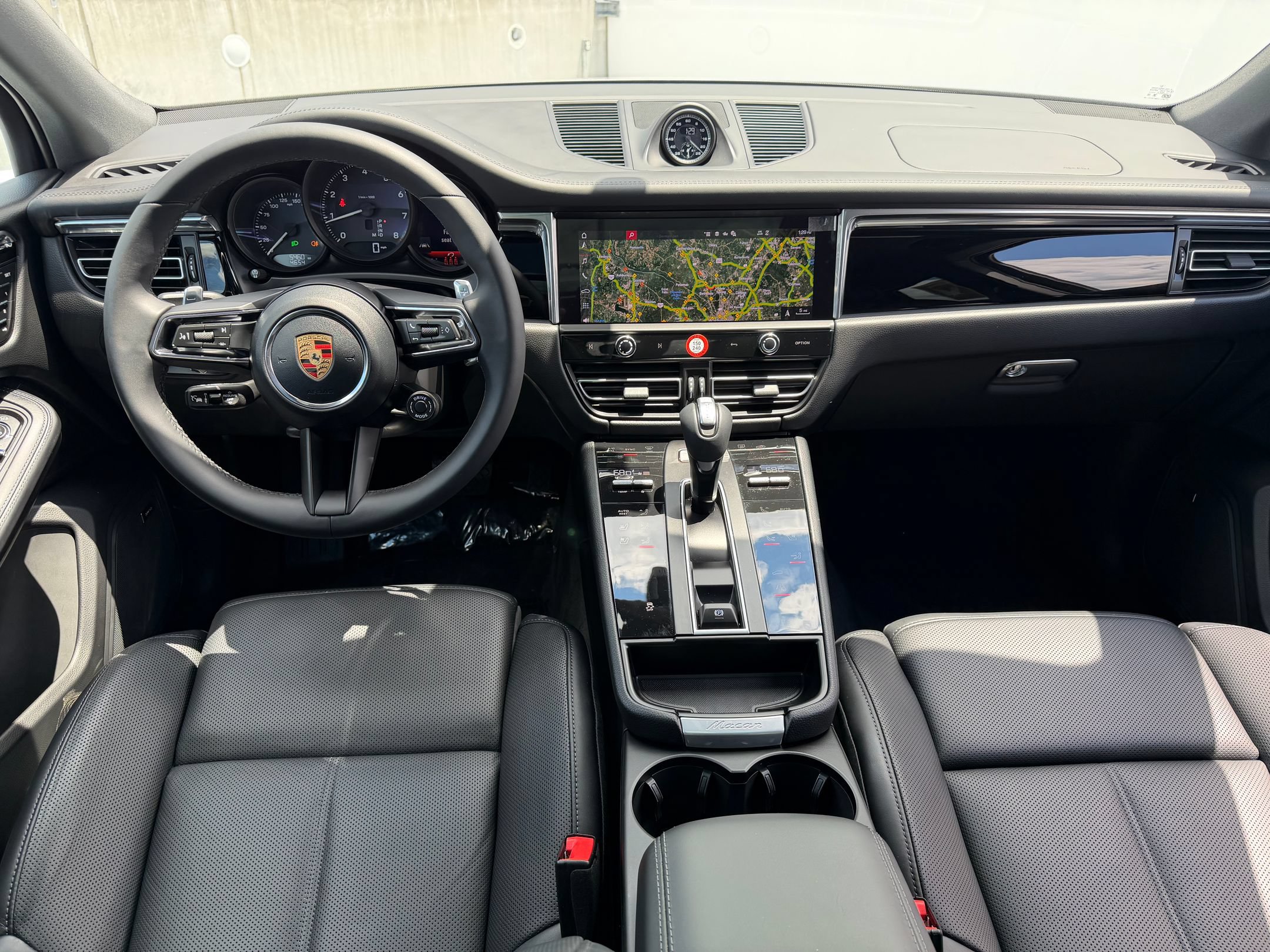 Certified 2026 Porsche Macan AWD/4WD image 22