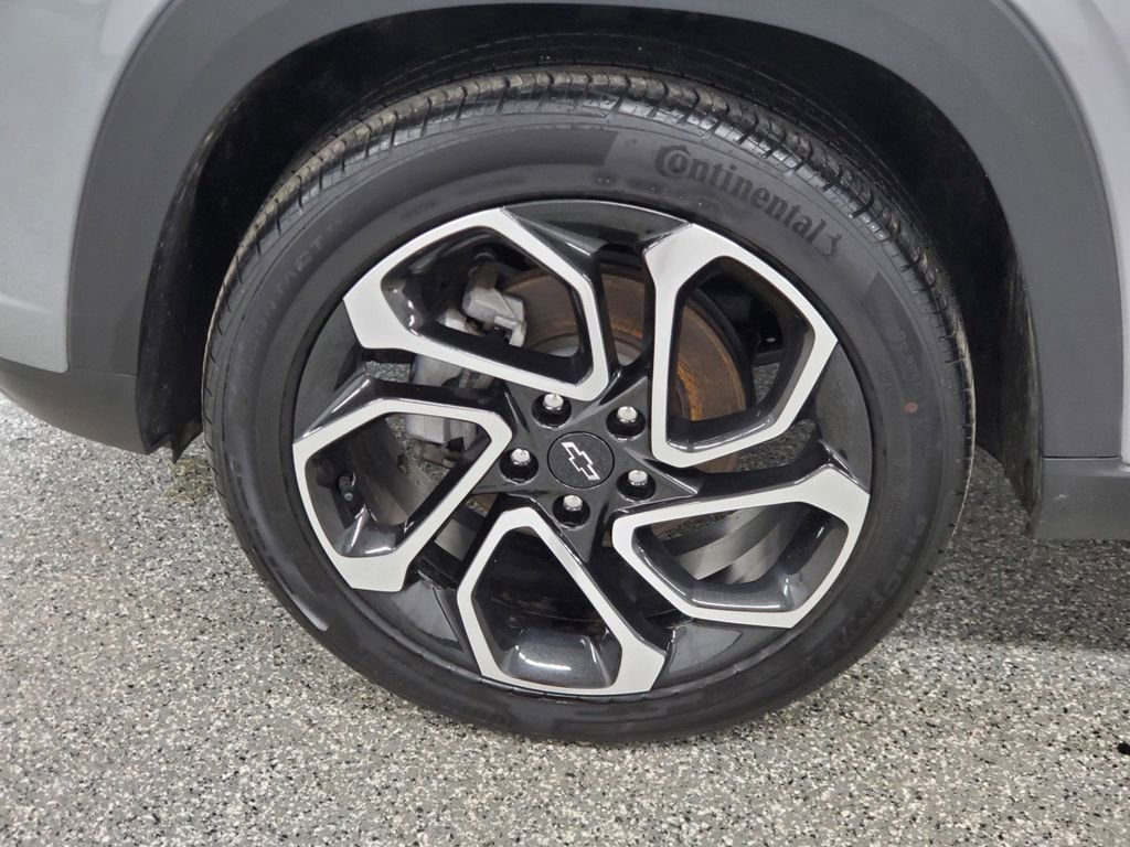 Certified 2025 Chevrolet Trax RS w/ Driver Confidence Package image 8