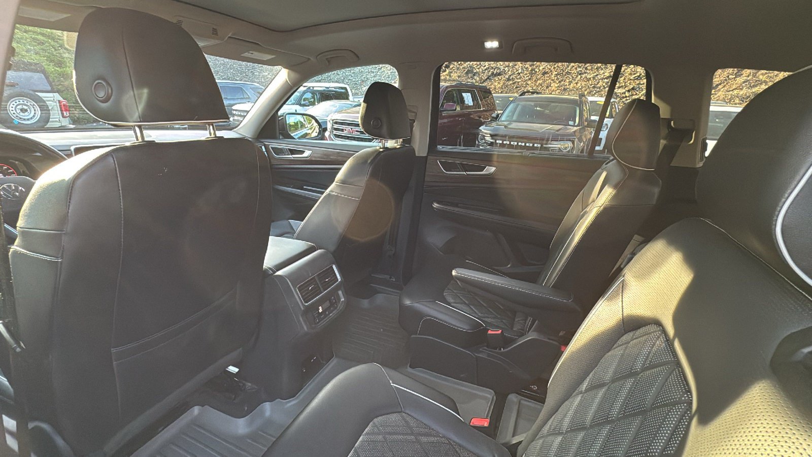 Used 2024 Volkswagen Atlas SEL Premium R-Line AWD/4WD image 29