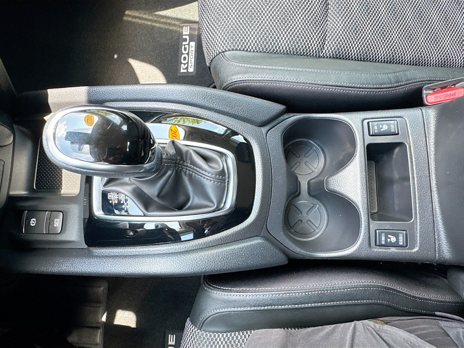 Used 2022 Nissan Rogue Sport SV w/ Technology Package FWD image 23