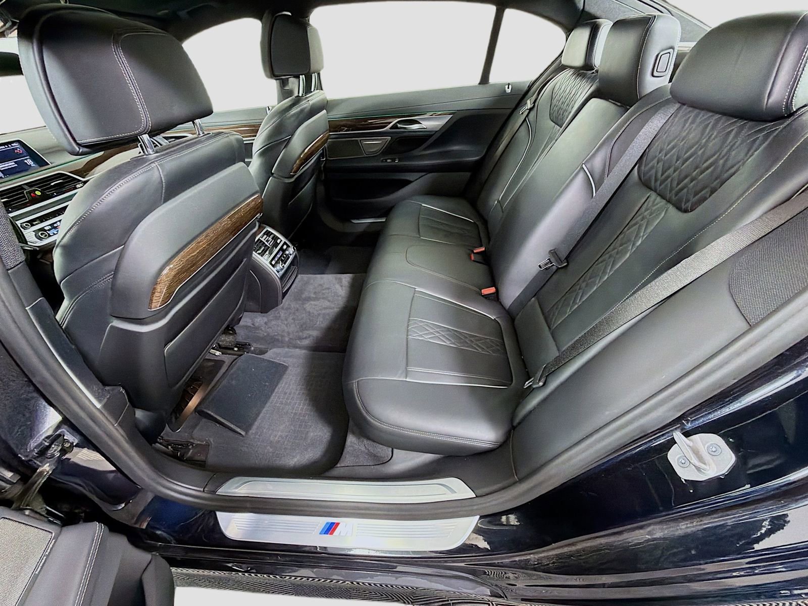 Used 2022 BMW 750i xDrive w/ M Sport Package AWD/4WD image 25