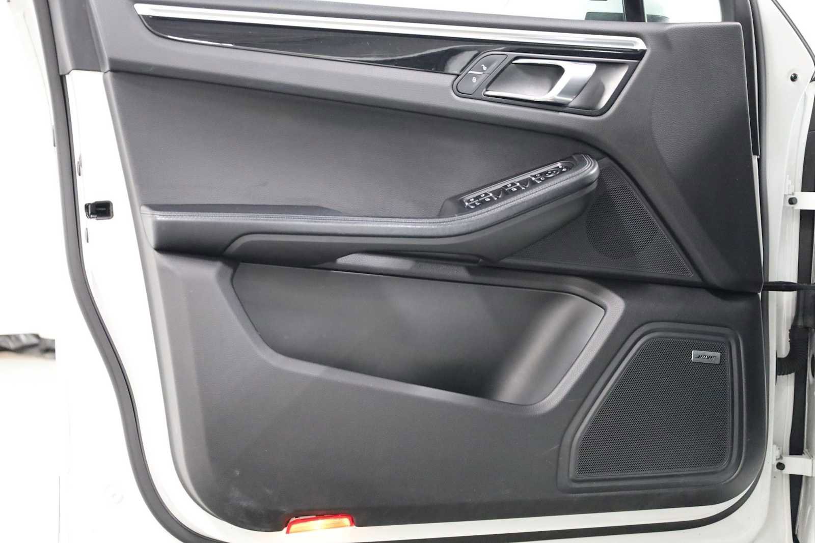 Used 2017 Porsche Macan image 16