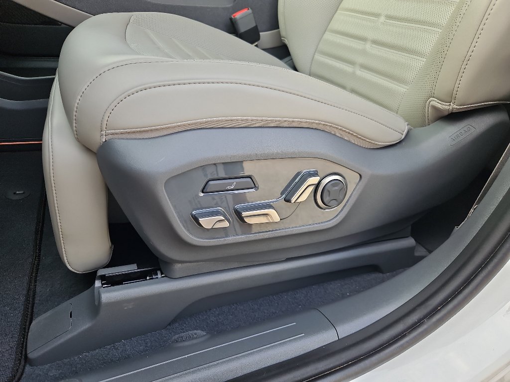 Used 2024 Kia EV9 Land AWD/4WD image 7