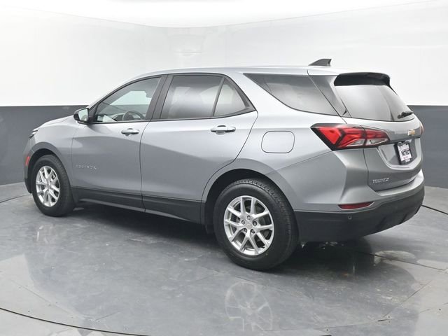 Used 2024 Chevrolet Equinox LS w/ LS Convenience Package image 3