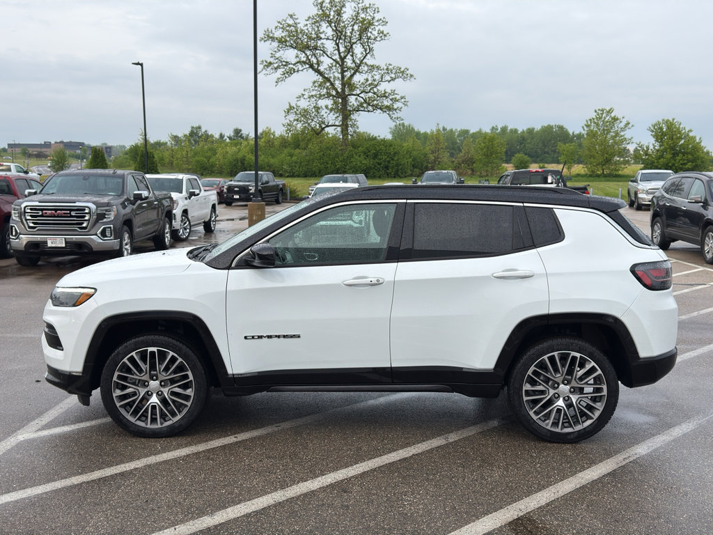 Used 2024 Jeep Compass Limited w/ Elite Group AWD/4WD image 2