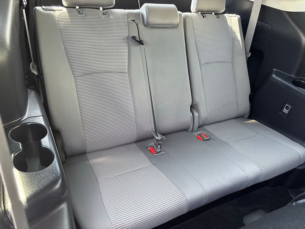 Used 2023 Toyota Highlander L FWD image 17