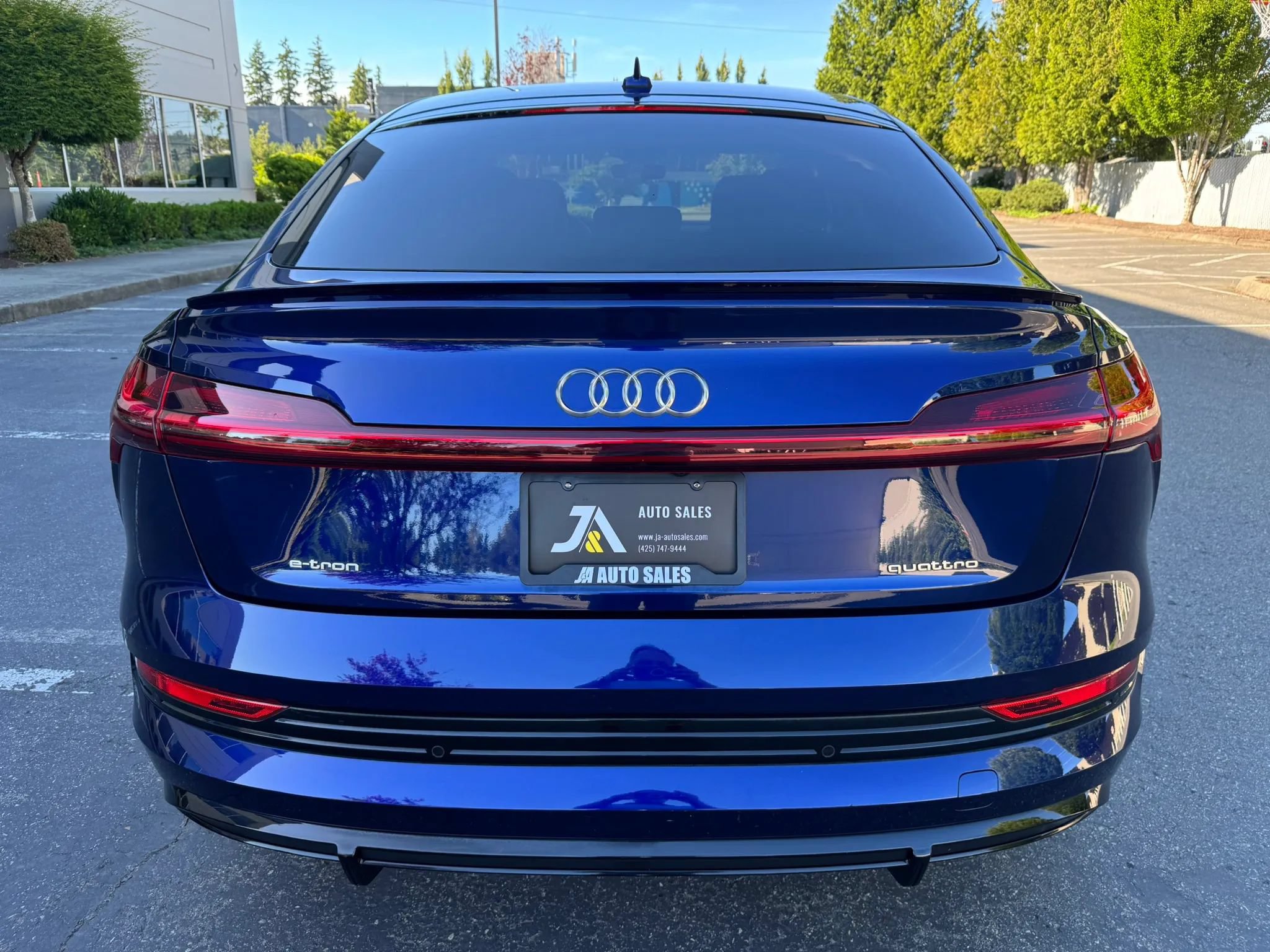 Used 2022 Audi e-tron Premium w/ Convenience Plus Package AWD/4WD image 9