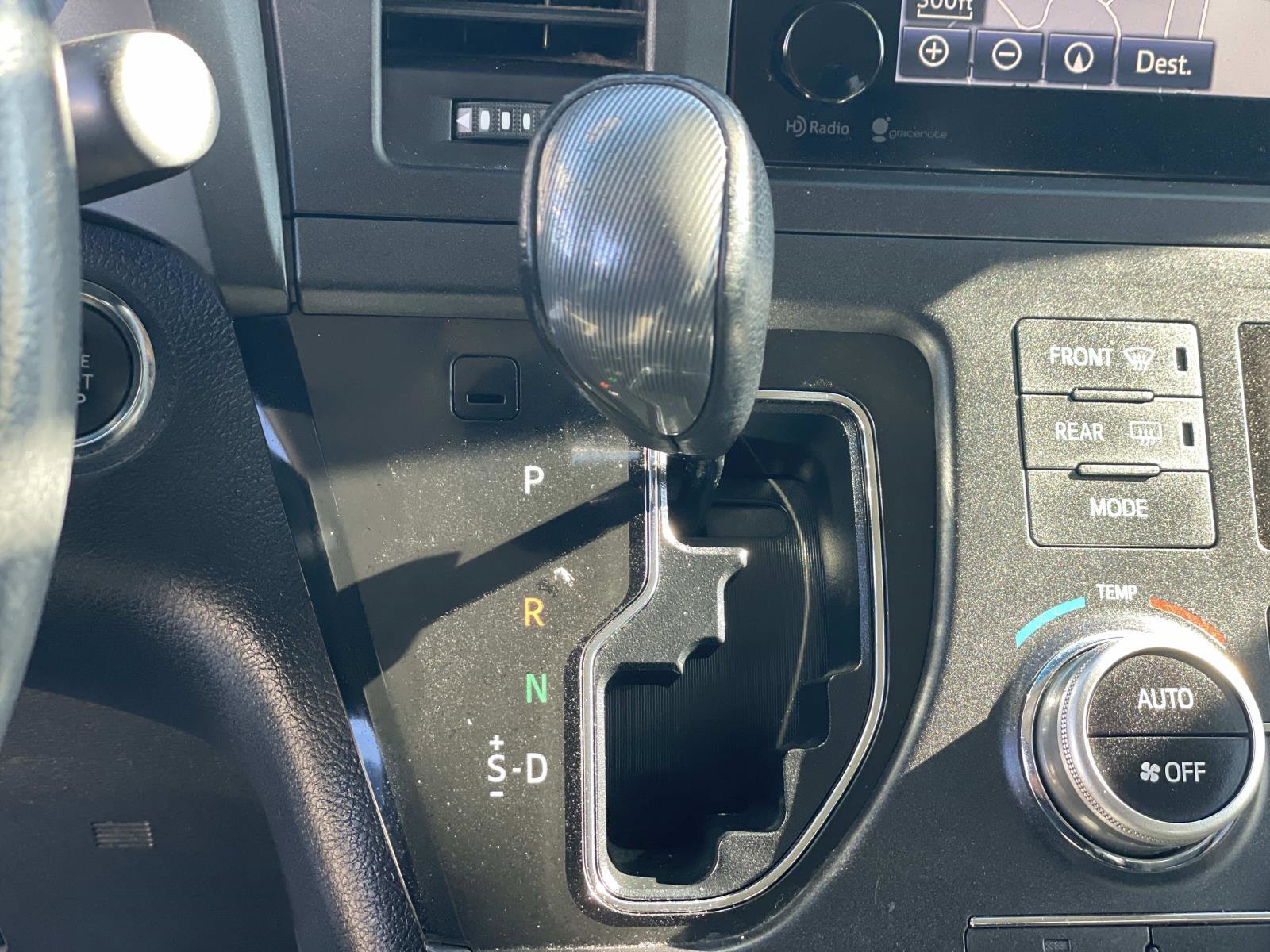 Used 2015 Toyota Sienna SE image 12