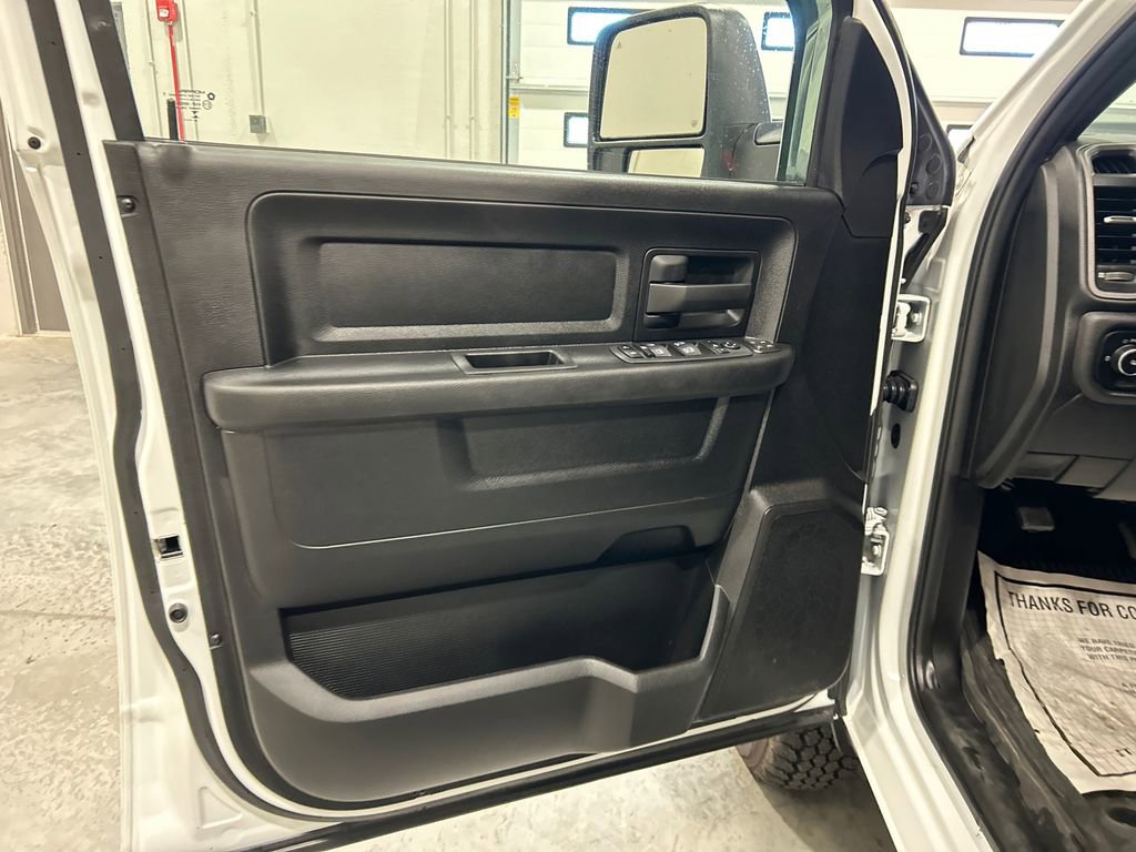 Used 2024 RAM 3500 Tradesman w/ Chrome Appearance Group image 14