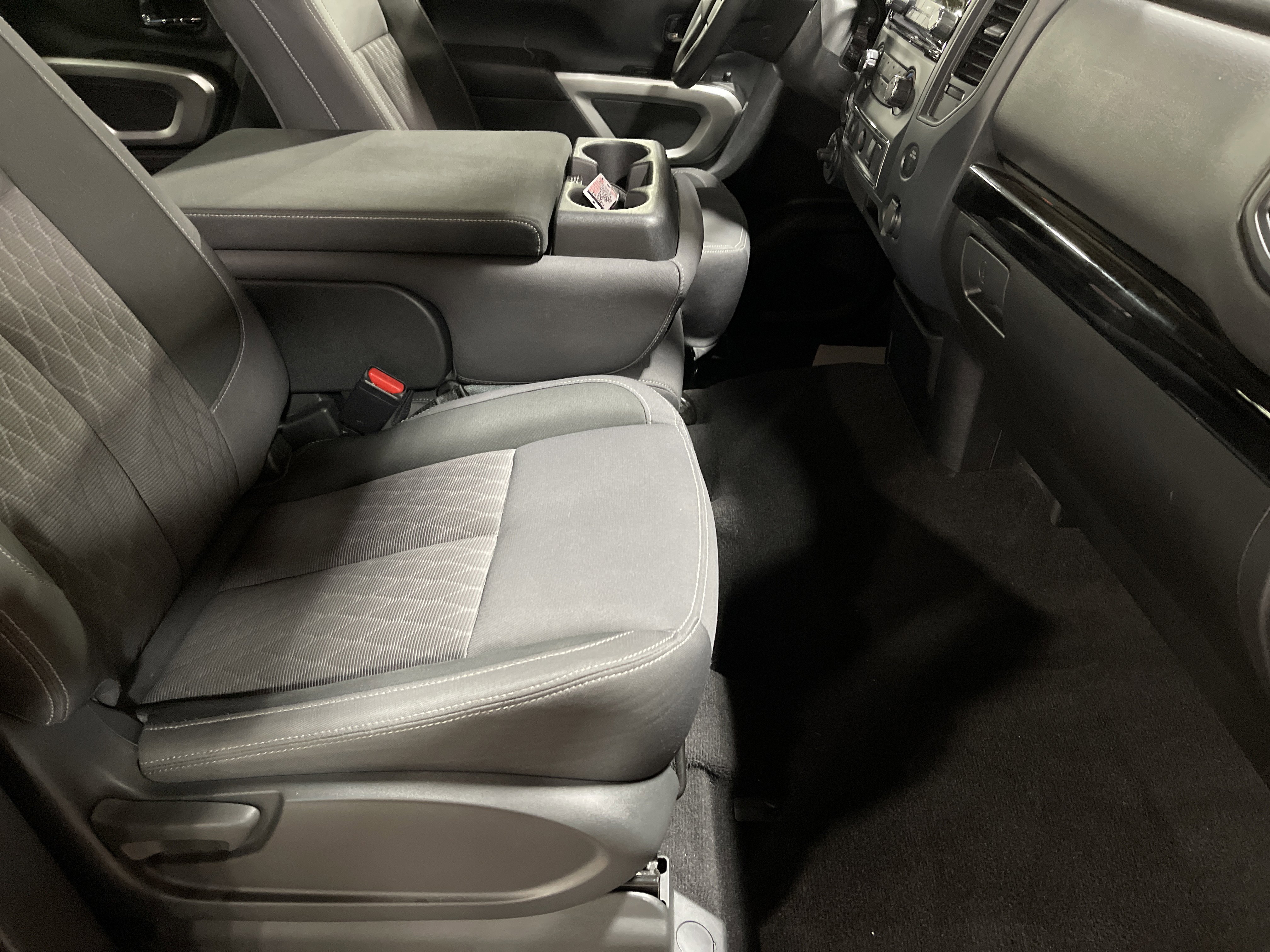 Used 2024 Nissan Titan SV image 15