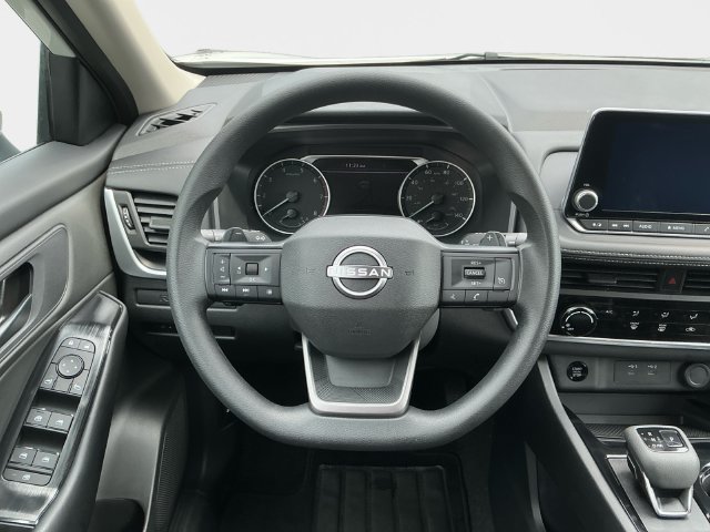 Used 2025 Nissan Rogue S AWD/4WD image 14