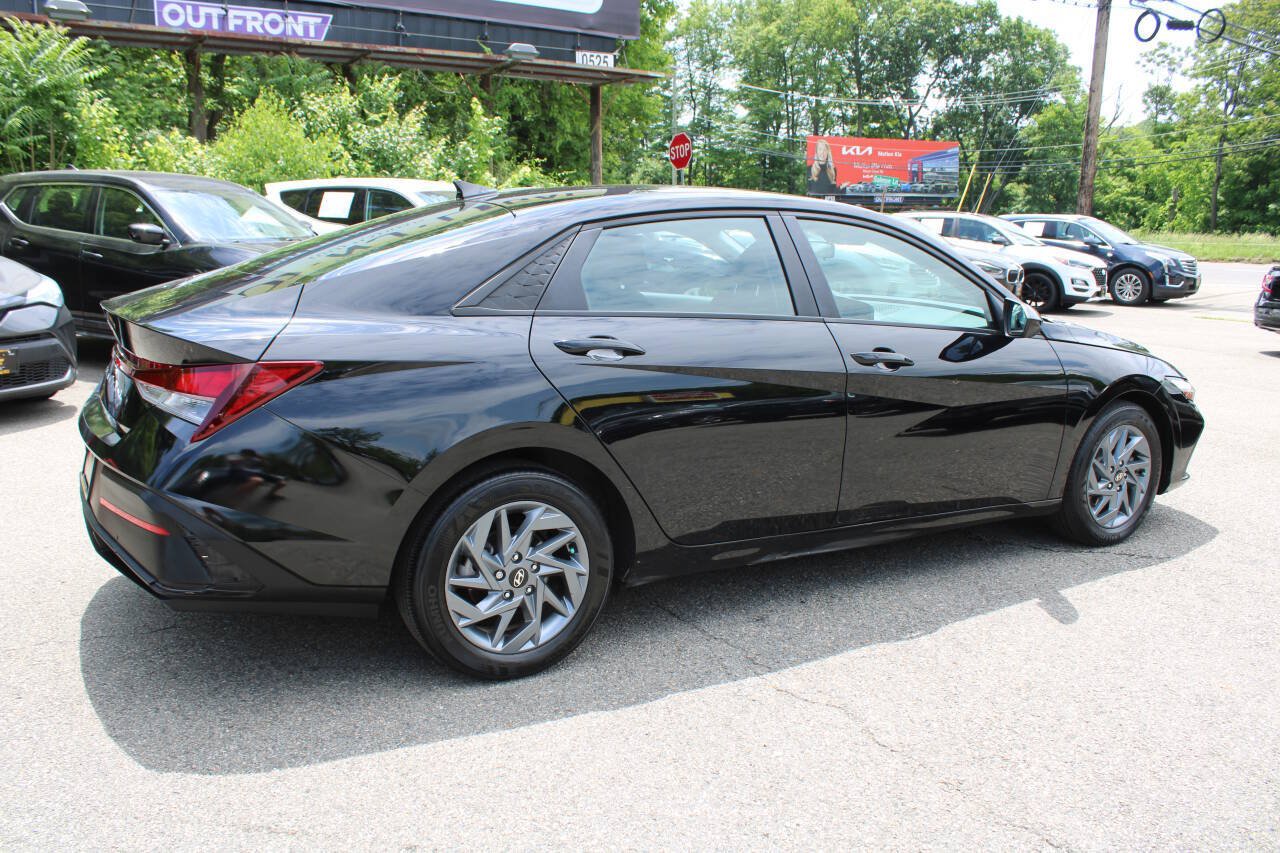 Used 2024 Hyundai Elantra SEL FWD image 7