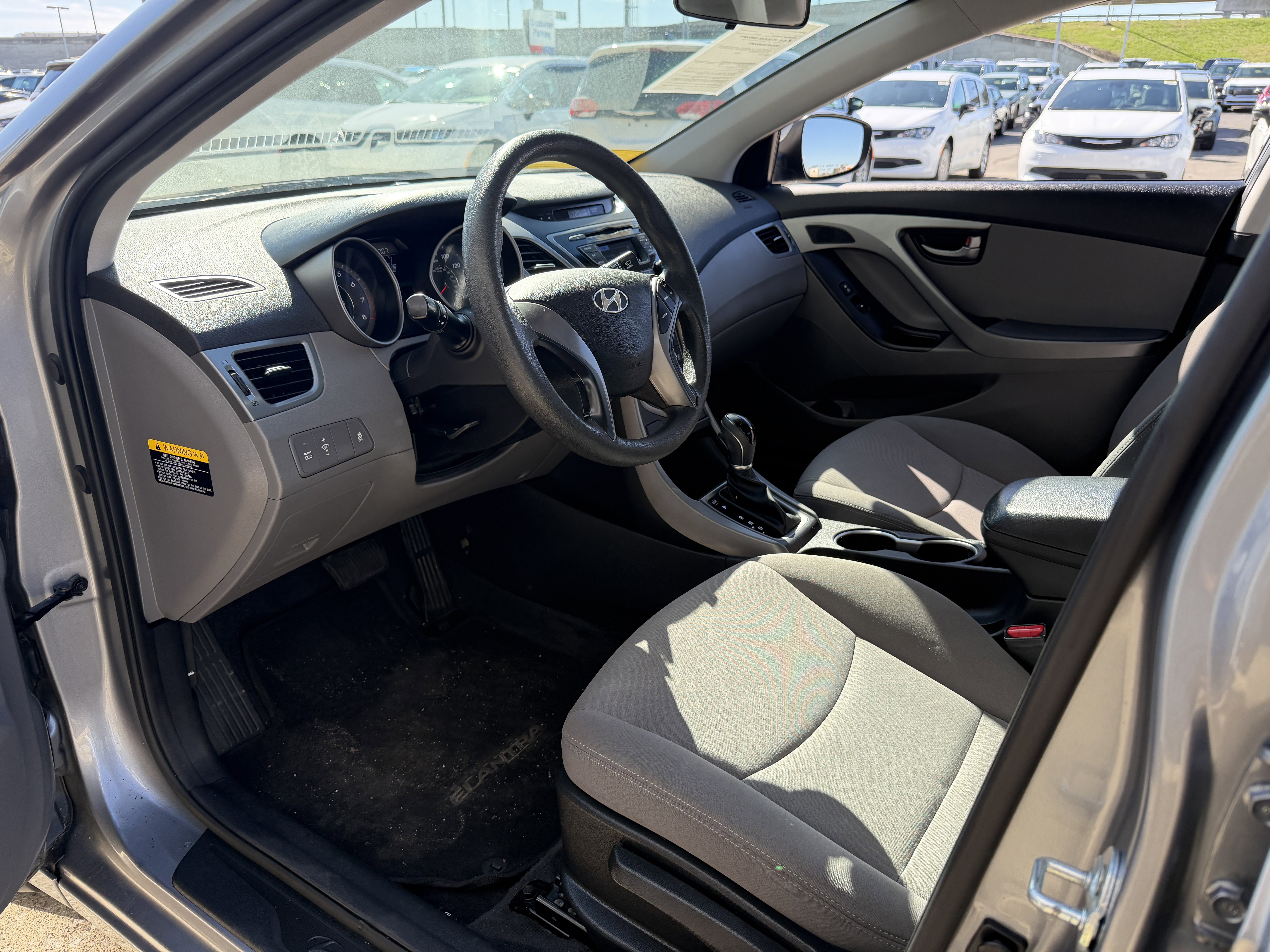 Used 2015 Hyundai Elantra SE image 24