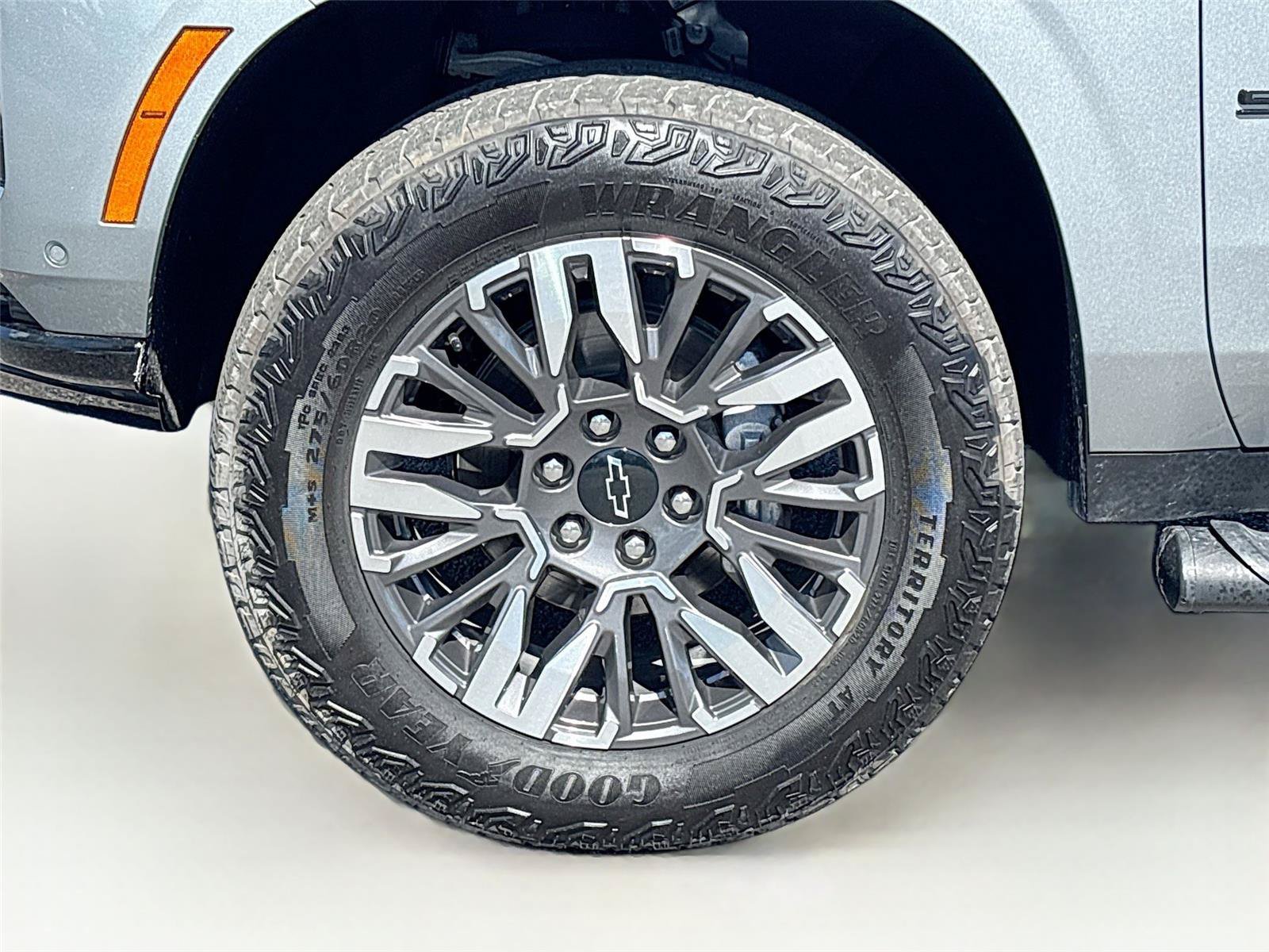 Used 2025 Chevrolet Suburban Z71 AWD/4WD image 36