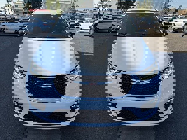 New 2026 Chrysler Pacifica Select video 1
