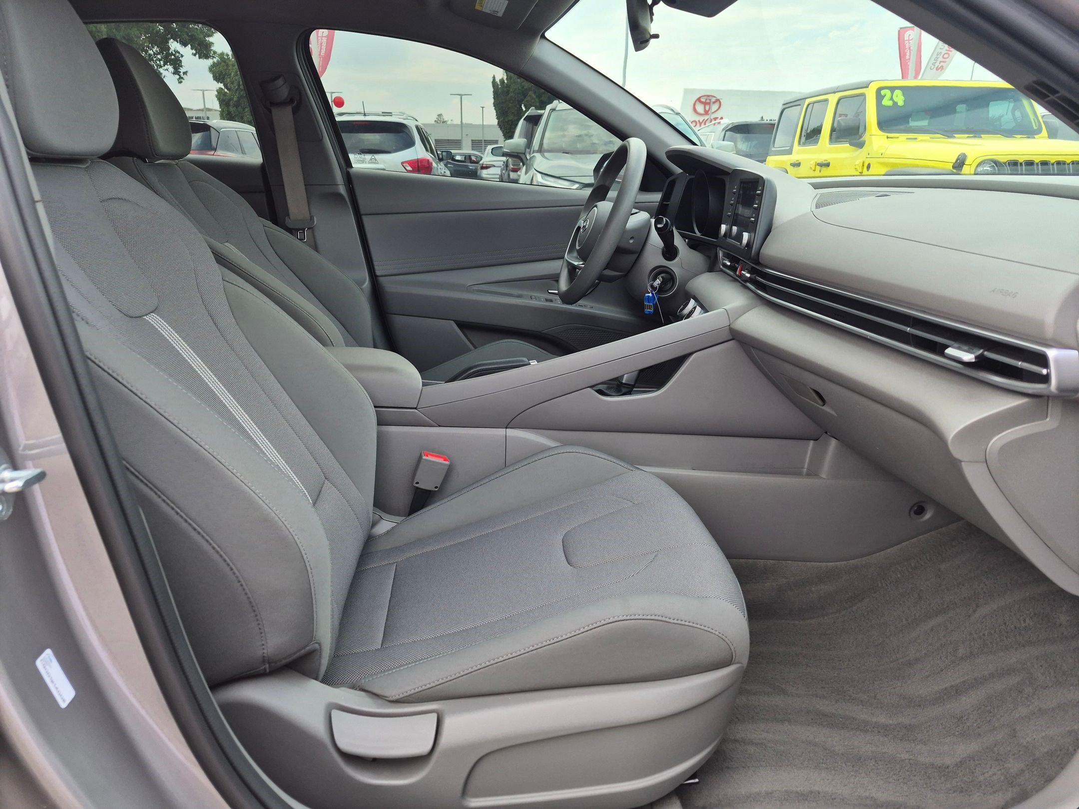 Used 2023 Hyundai Elantra SE FWD image 30