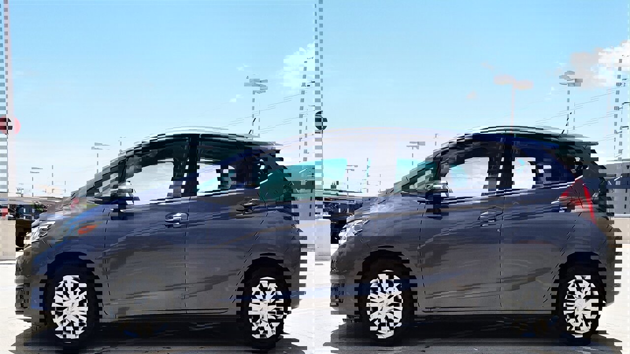 Used 2017 Honda Fit LX image 2