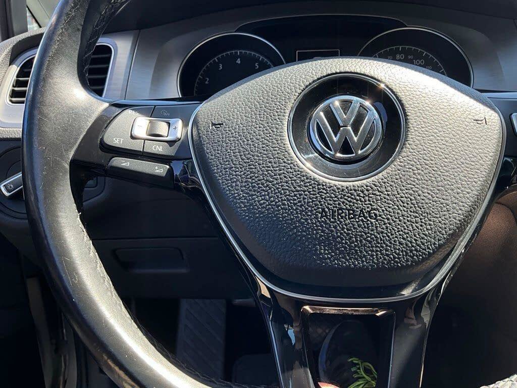 Used 2016 Volkswagen Golf S FWD image 21