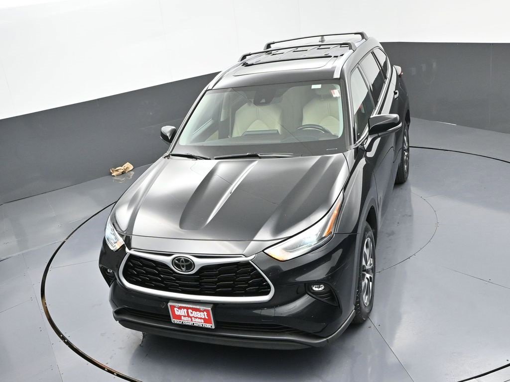 Certified 2021 Toyota Highlander XLE image 40