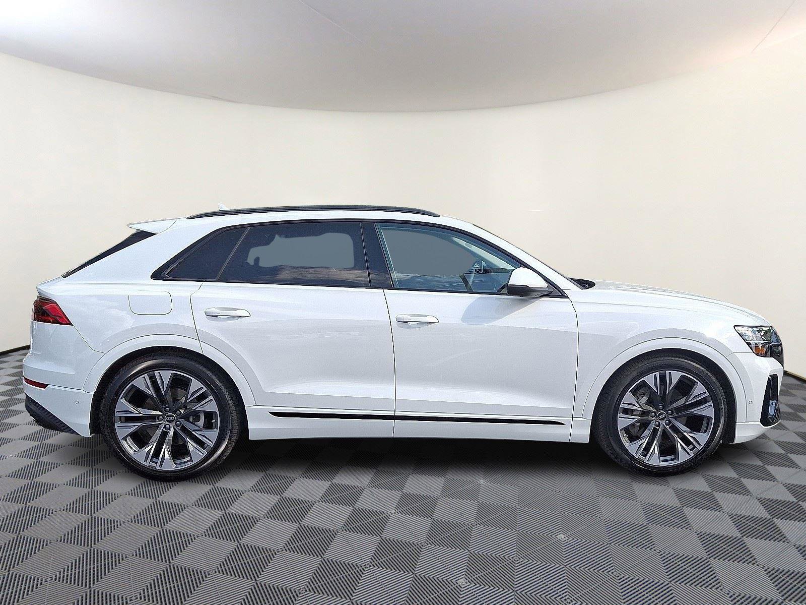 Used 2025 Audi Q8 Prestige w/ Prestige Package image 7