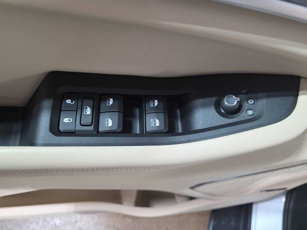 Used 2025 Jeep Grand Cherokee Limited w/ Luxury Tech Group II AWD/4WD image 30