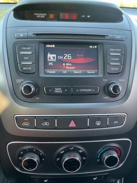 Used 2015 Kia Sorento LX image 11