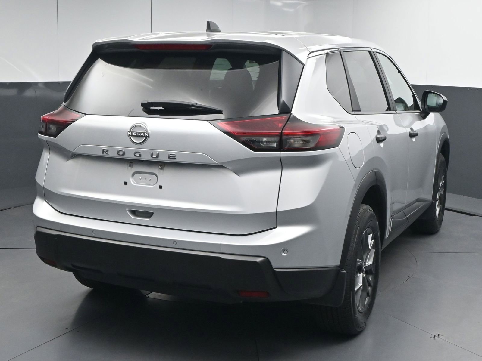 Used 2025 Nissan Rogue S image 7