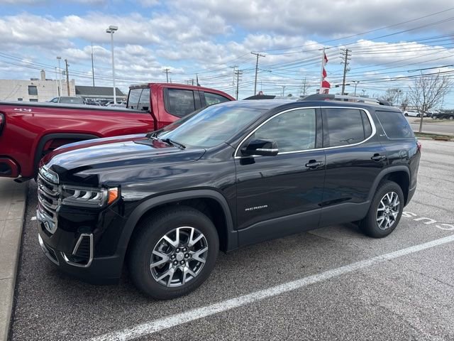 Used 2023 GMC Acadia SLT w/ LPO, Floor Liner Package image 3