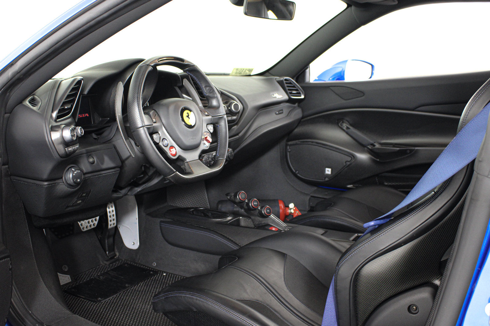 Used 2020 Ferrari 488 Pista Coupe RWD image 2