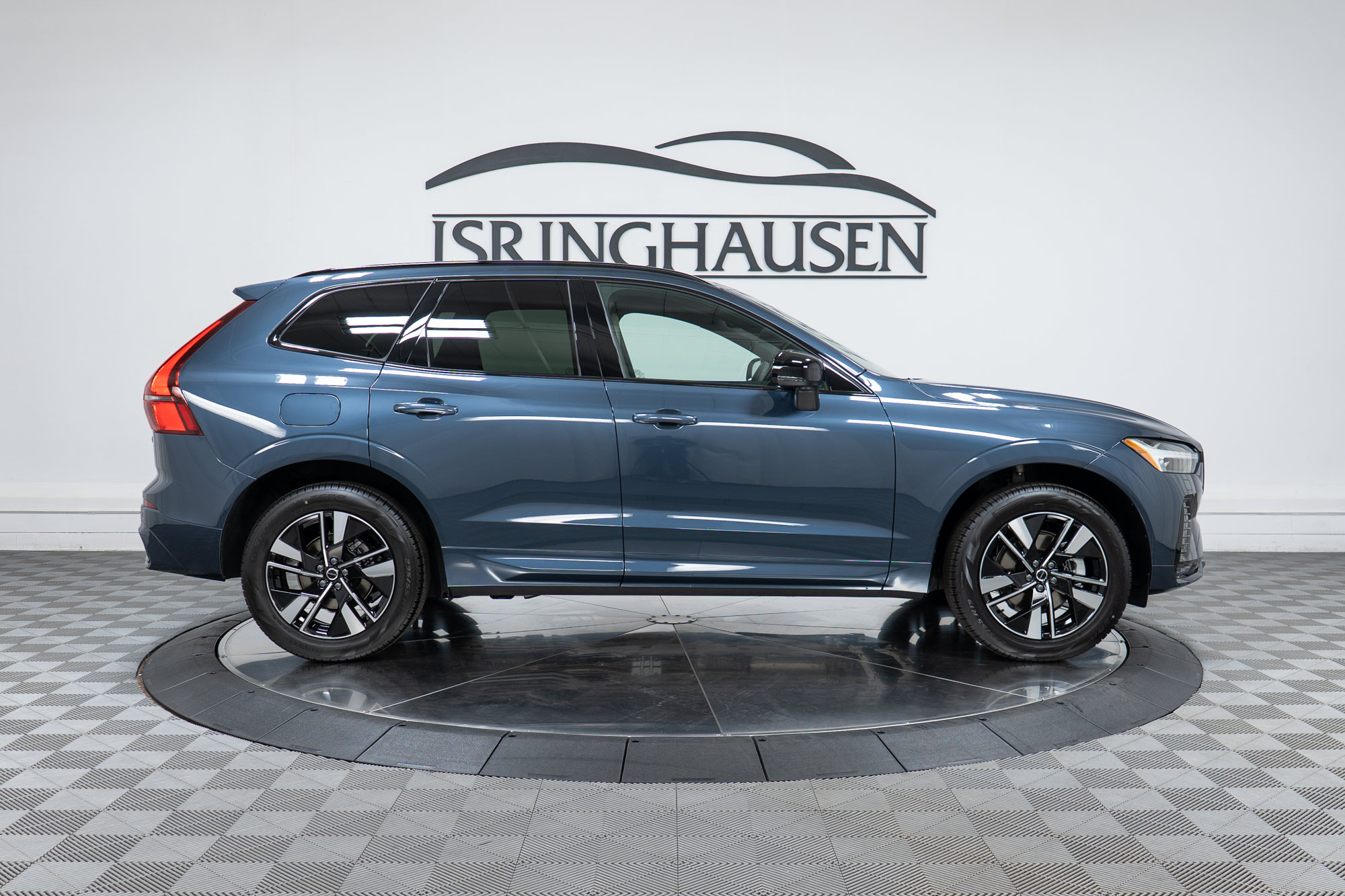 New 2027 Volvo XC60 B5 Core AWD/4WD image 4