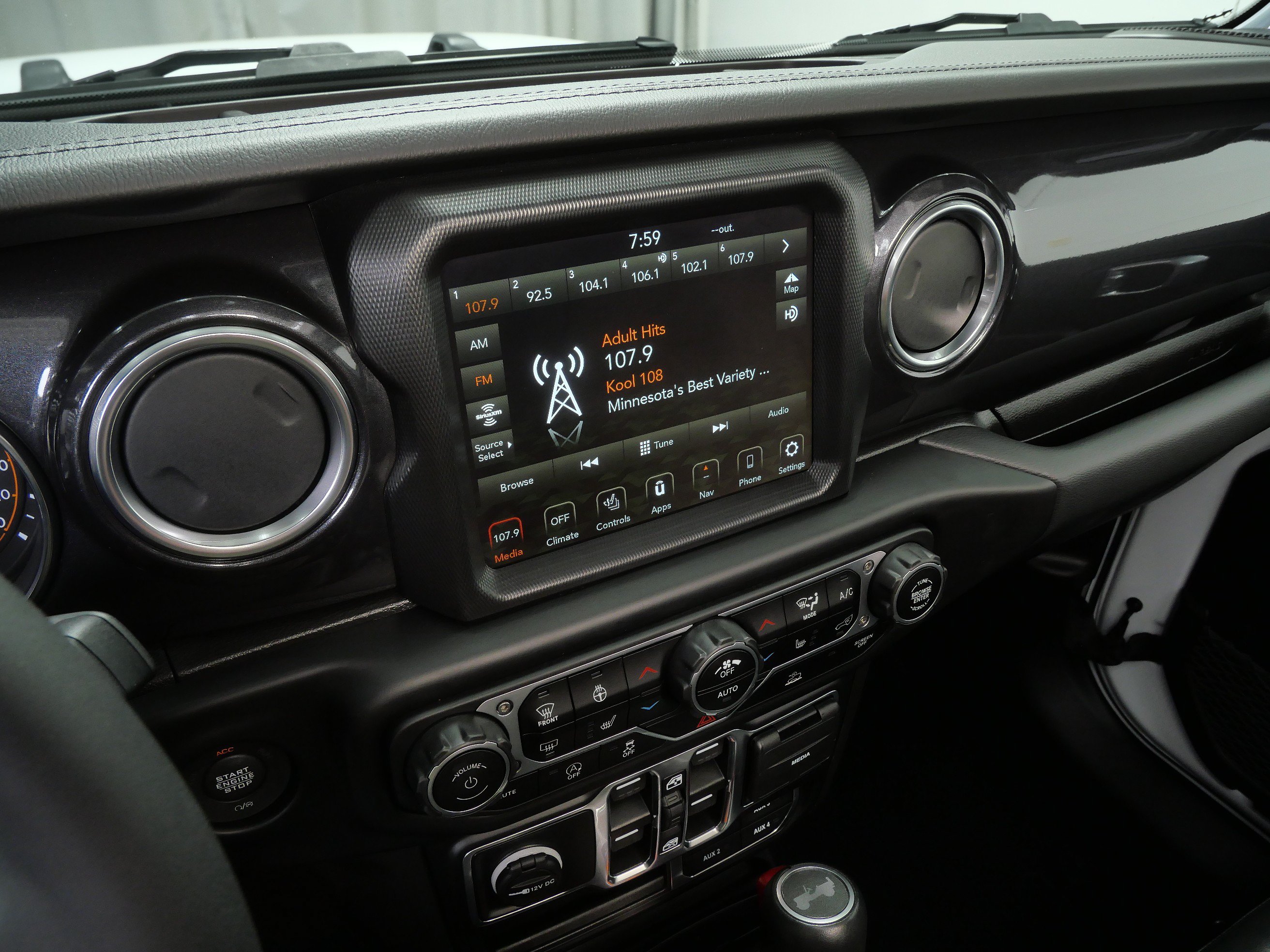 Used 2023 Jeep Wrangler Unlimited Sahara AWD/4WD image 20