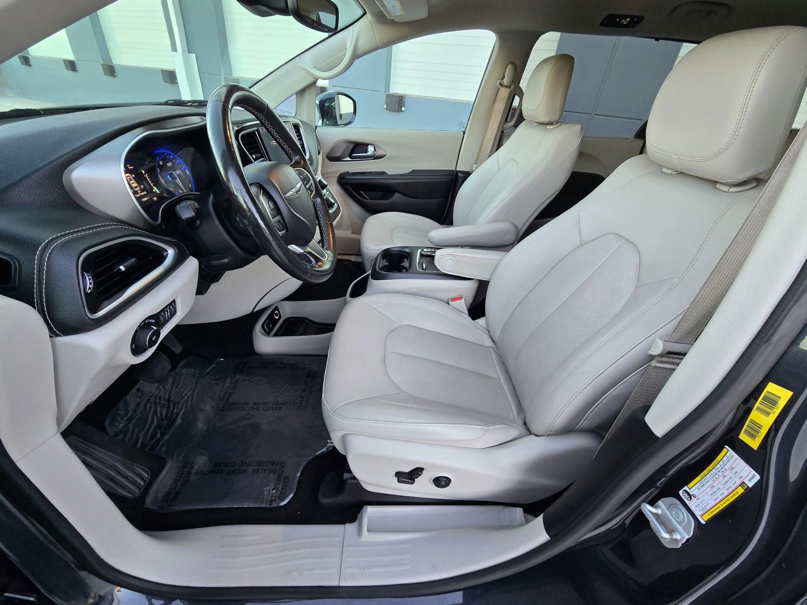 Used 2021 Chrysler Pacifica Touring-L w/ Premium & Safety Sphere Group image 12