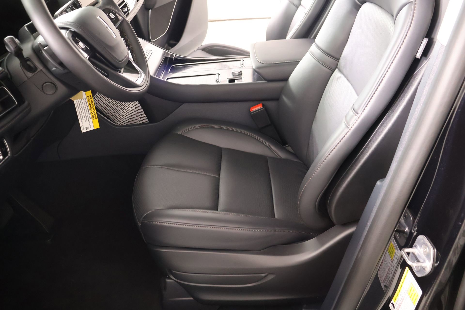 New 2026 Lincoln Aviator 2WD w/ Jet Appearance Package image 11