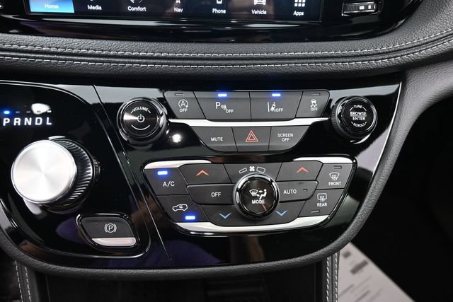 New 2027 Chrysler Pacifica Limited FWD image 24