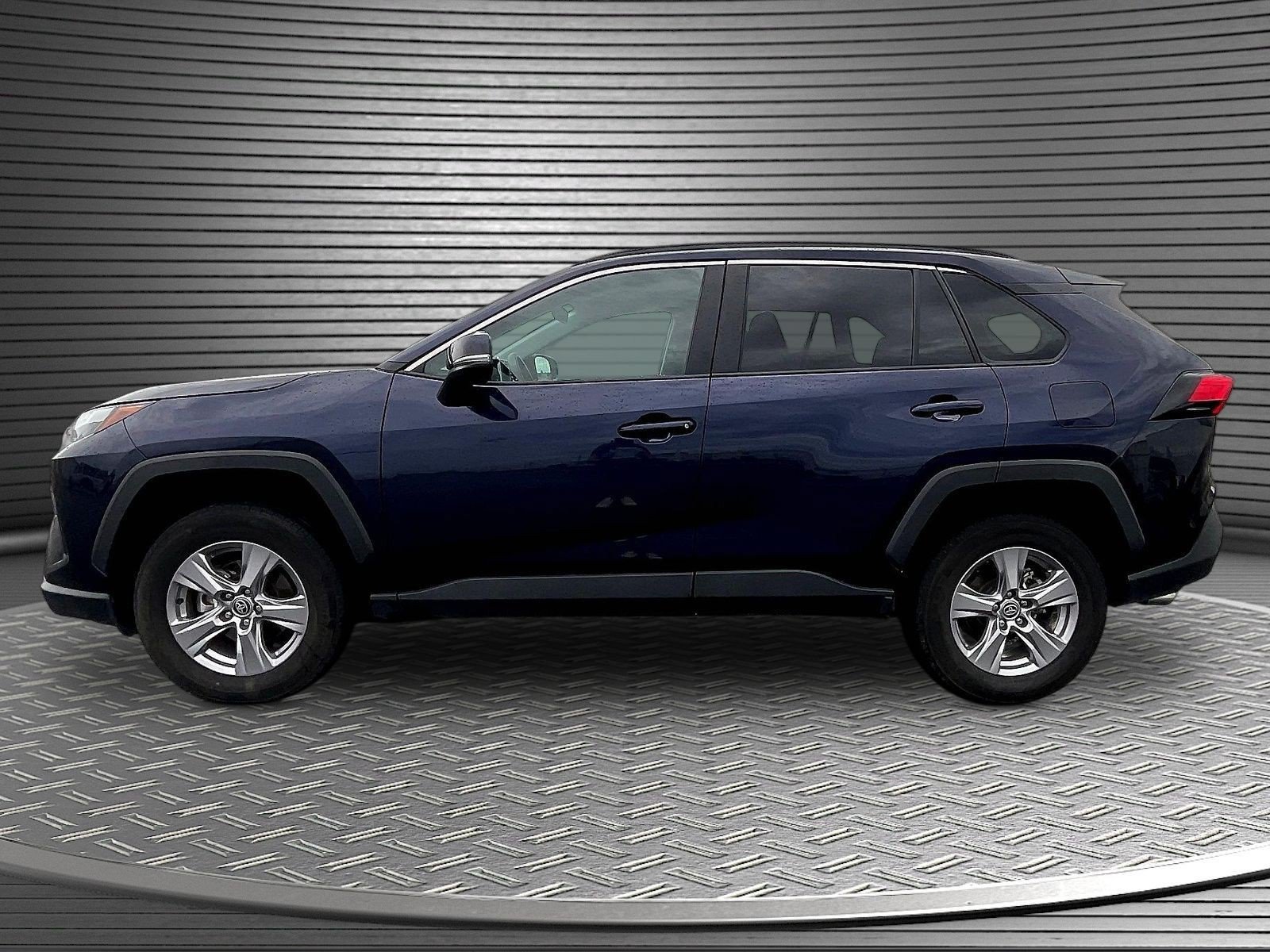 Used 2025 Toyota RAV4 XLE AWD/4WD image 4