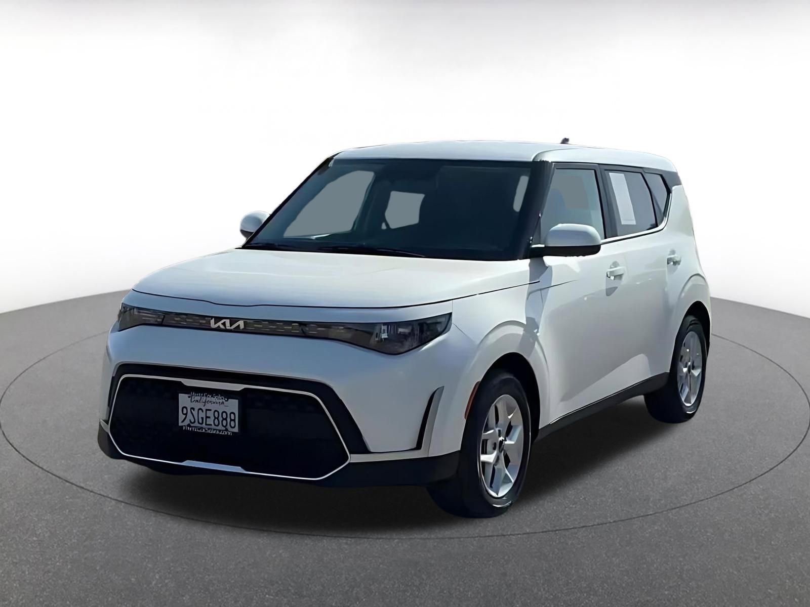 Used 2025 Kia Soul LX w/ LX Technology Package FWD image 7