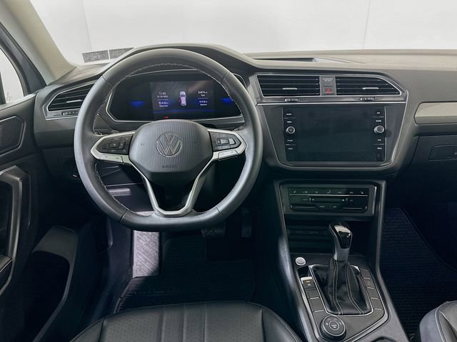 Used 2023 Volkswagen Tiguan SE AWD/4WD image 24