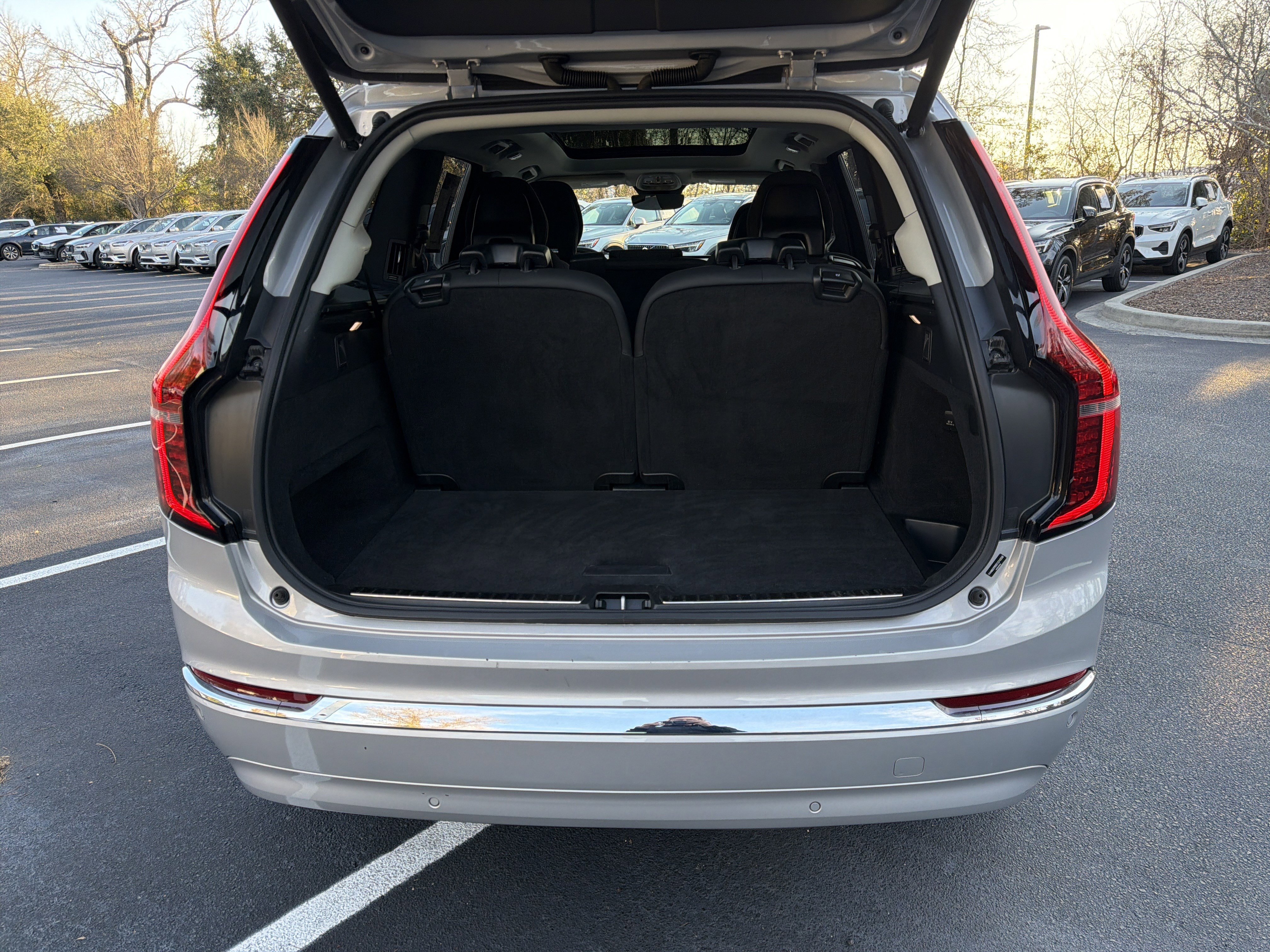 Certified 2025 Volvo XC90 B6 Plus image 34