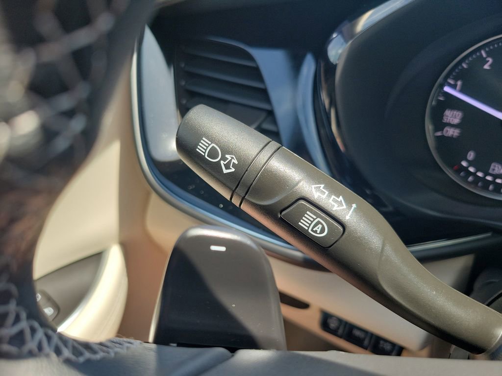 Used 2022 Buick Envision Avenir w/ Technology Package II FWD image 26