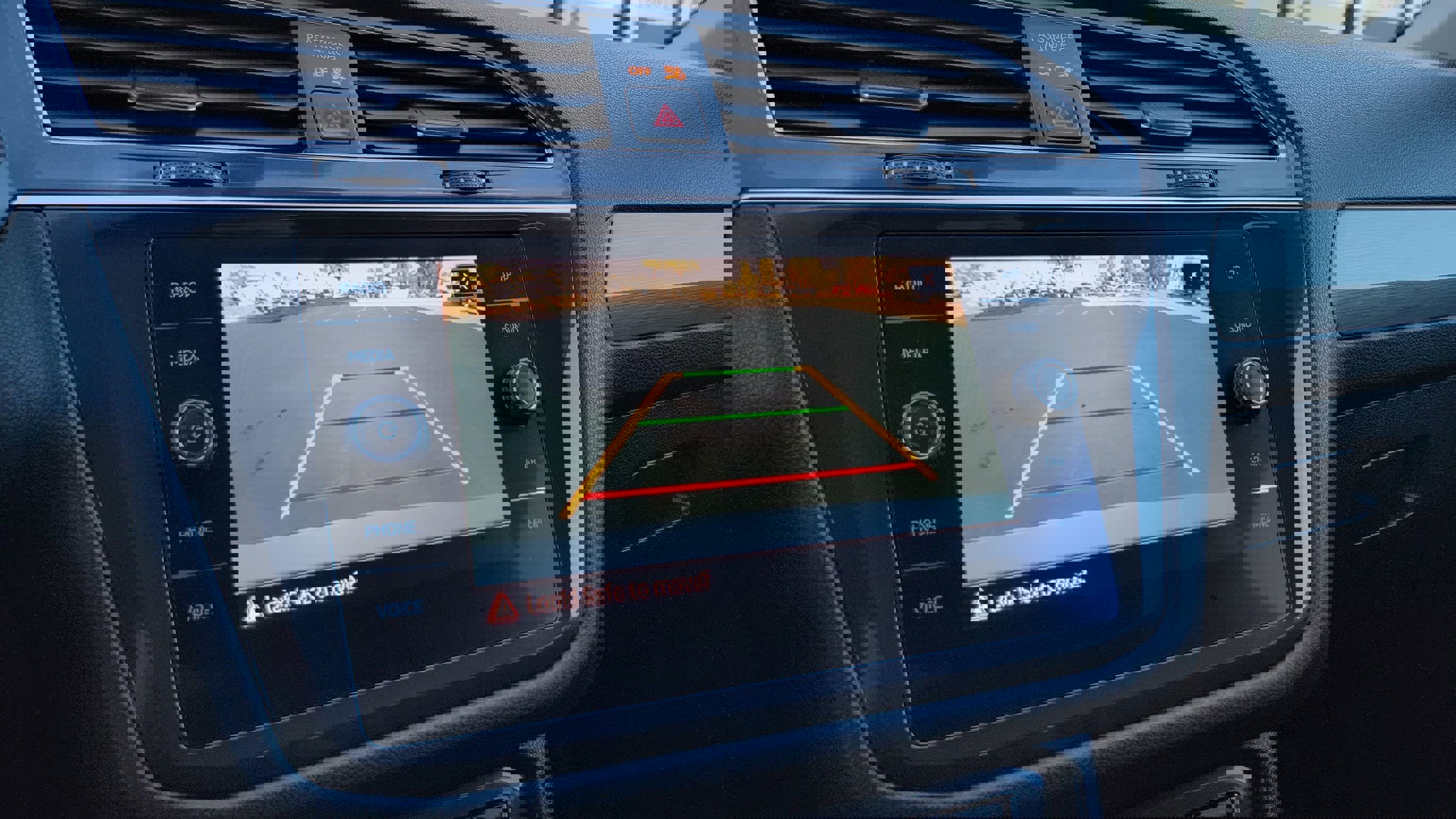 Used 2021 Volkswagen Tiguan SE image 34