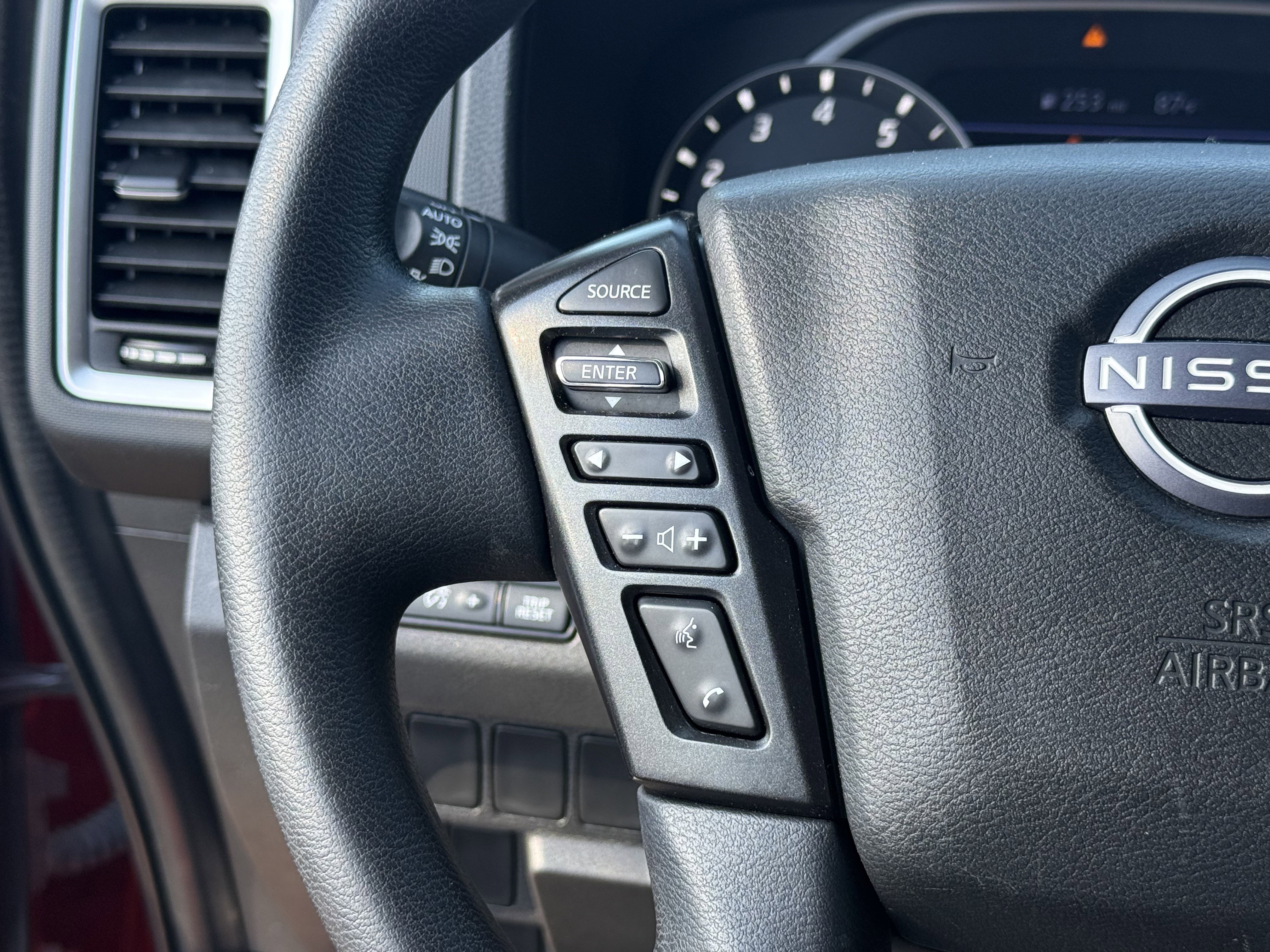 Used 2022 Nissan Frontier SV image 16