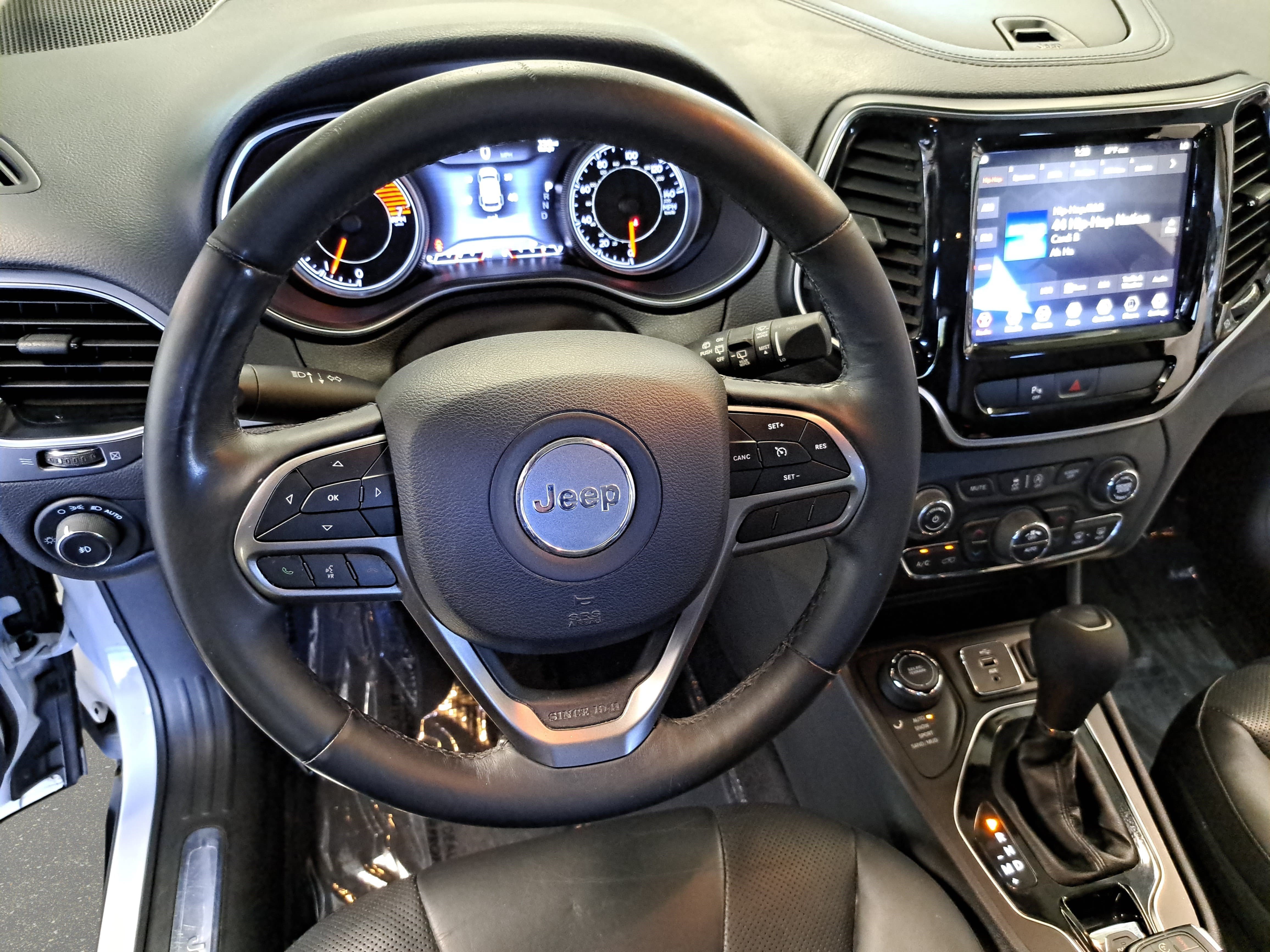 Used 2019 Jeep Cherokee Limited AWD/4WD image 16