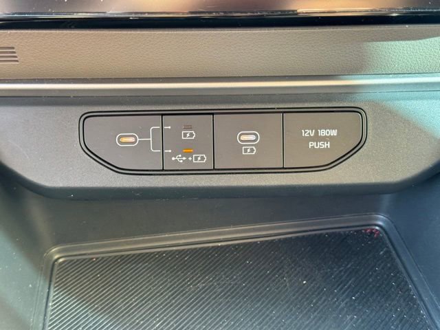 Used 2025 Kia Carnival FWD image 25
