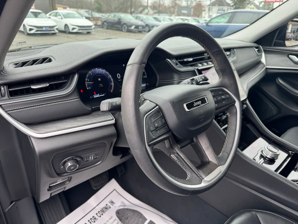 Used 2023 Jeep Grand Cherokee Limited image 17