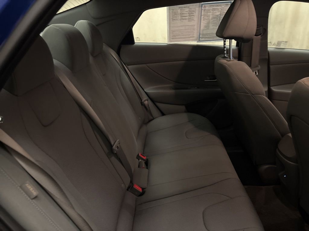 Certified 2025 Hyundai Elantra SE image 21