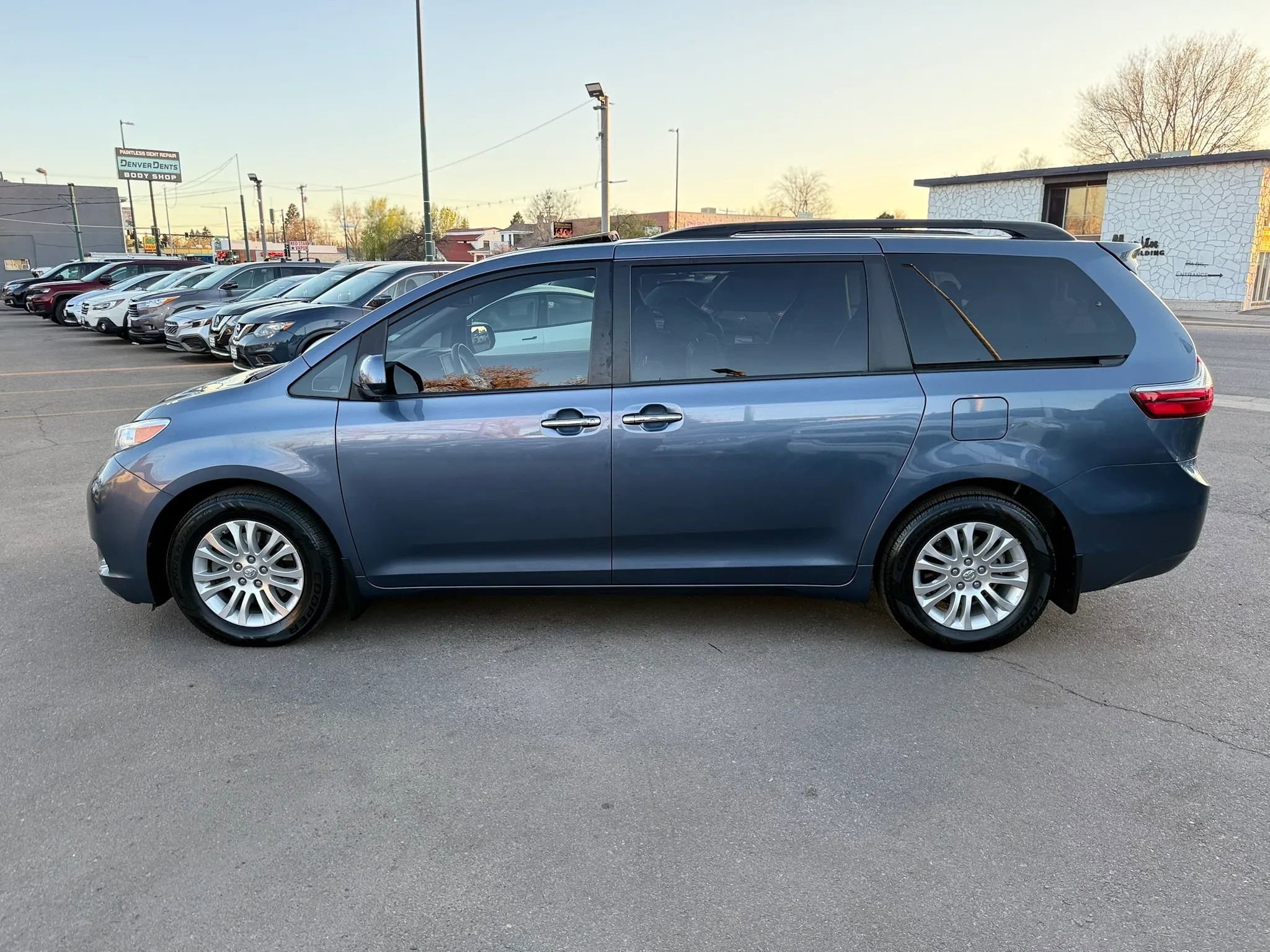 Used 2017 Toyota Sienna XLE w/ XLE Navigation Package FWD image 6