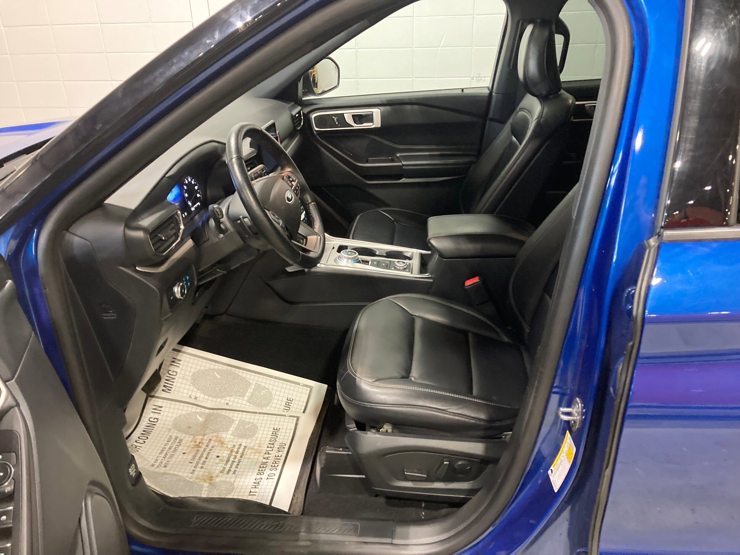 Used 2020 Ford Explorer XLT w/ Equipment Group 202A AWD/4WD image 22