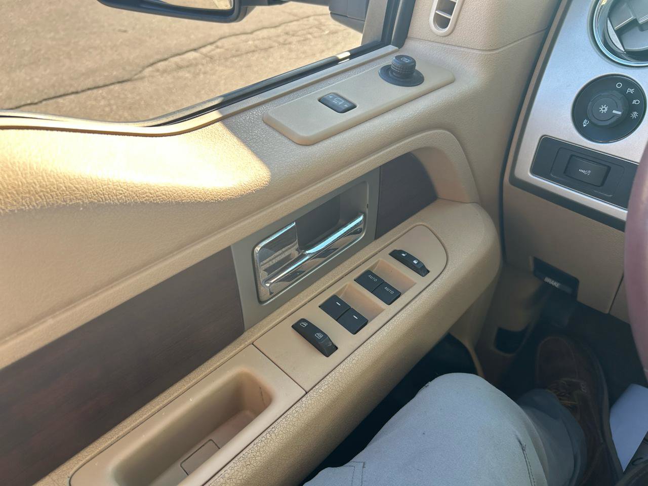 Used 2014 Ford F150 King Ranch w/ King Ranch Luxury Package image 27