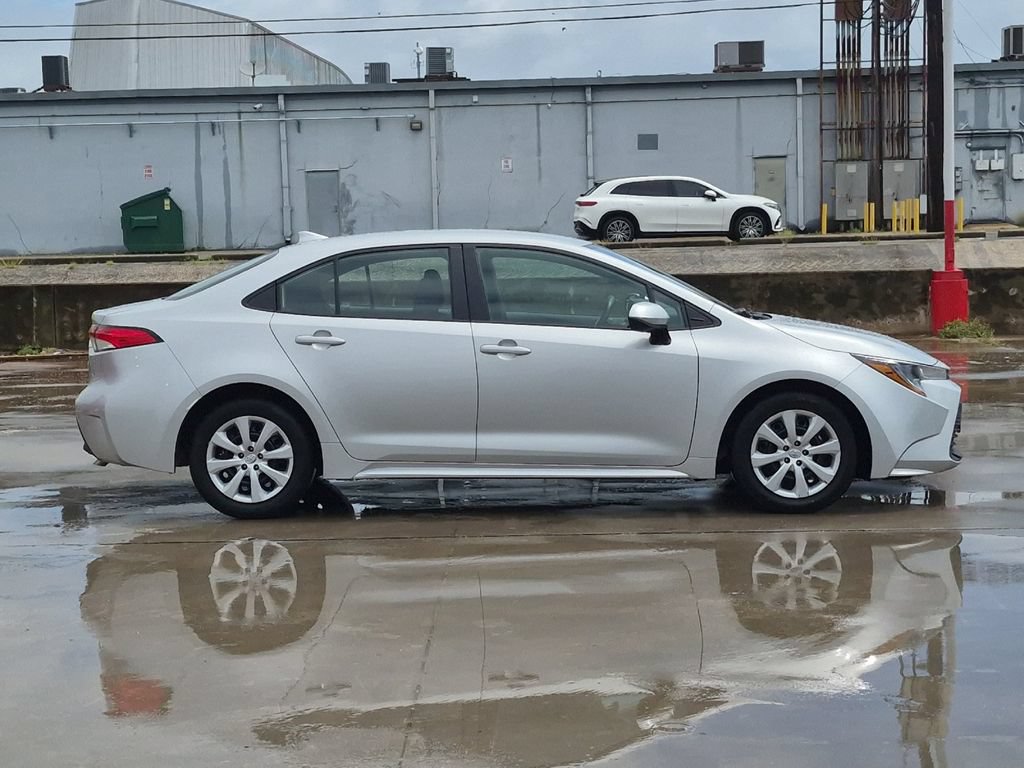 Used 2025 Toyota Corolla LE FWD image 7
